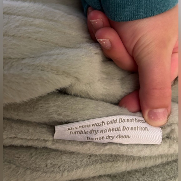 Travel size Minky Couture Lush blanket - Picture 2 of 4